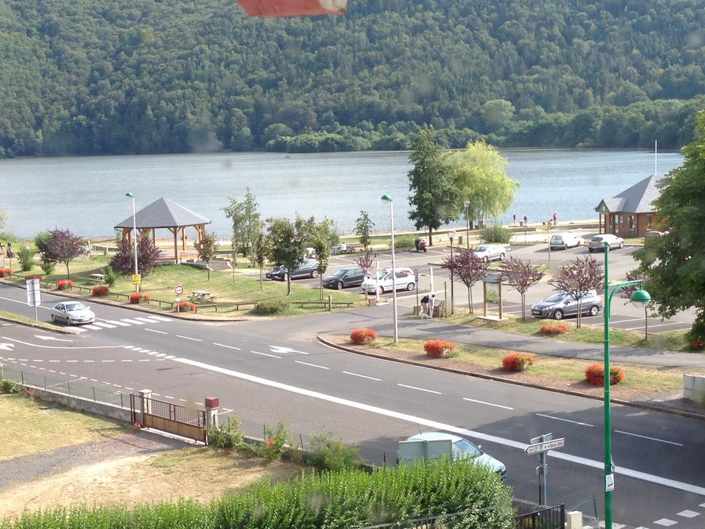 La Vue Sur Le Paradis Chambon-sur-Lac Esterno foto