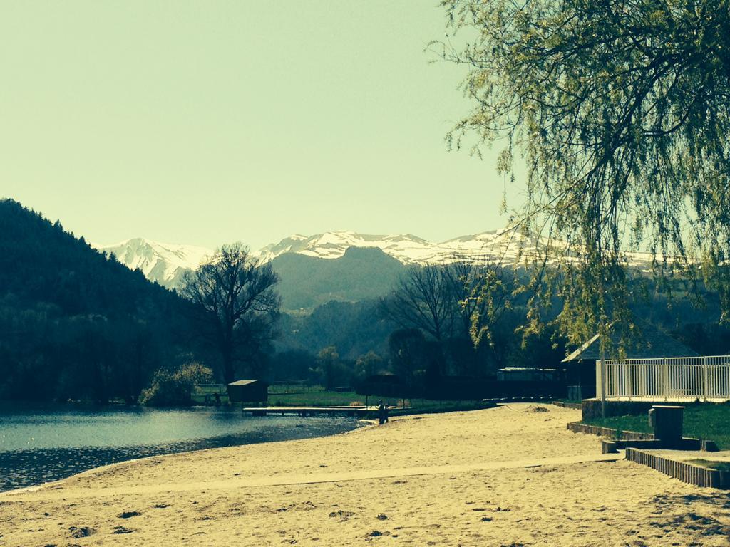 La Vue Sur Le Paradis Chambon-sur-Lac Esterno foto